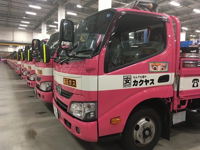 トラックも同じようにピンクに彩られている